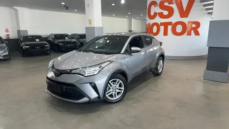 Usado Toyota C-HR Active 122 CV (89 kW) 2022 Gris / plata SUV