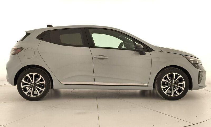 Usado Renault Clio V Techno 100 CV (73 kW) 2025 Gris Berlina