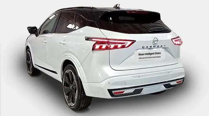 Usado Nissan Qashqai 140 CV (102 kW) 2025 Lunar white con techo midnight SUV