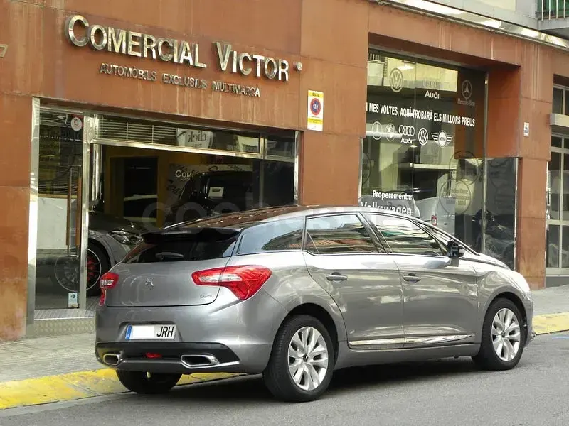 Usado DS Automobiles DS5 Style 120 CV (88 kW) 2016 Gris / plata Utilitario