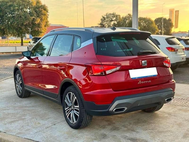 Usado Seat Arona Xperience 110 HP (80 kW) 2023 Vermelho SUV
