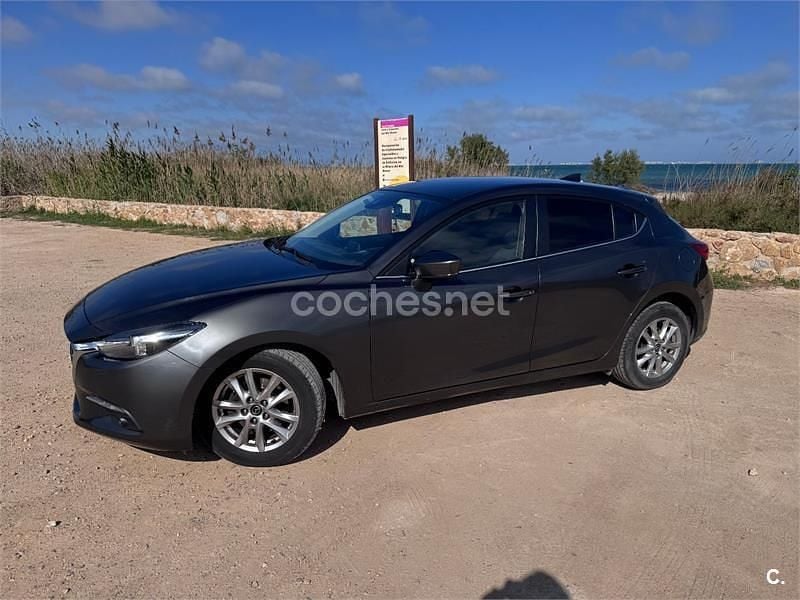 Używany Mazda 3 Luxury 150 KM (110 kW) 2017 Szary Sedan/Limuzyna