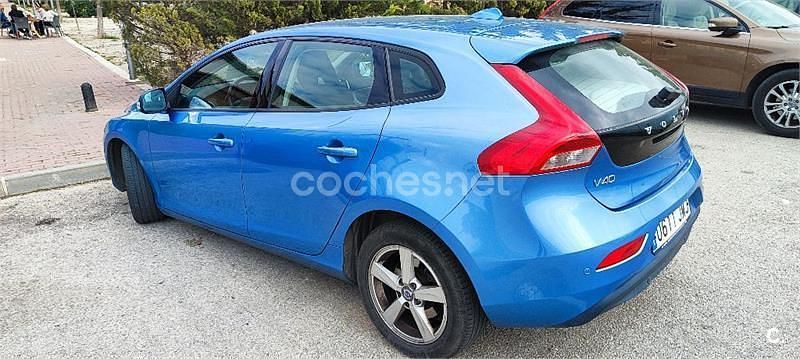Usado Volvo V40 Kinetic 120 CV (88 kW) 2016 Azul Berlina