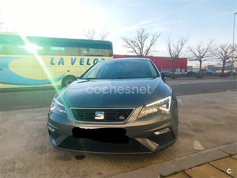 Usado Seat Leon FR 150 CV (110 kW) 2017 Gris / plata Berlina