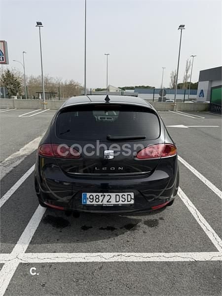 Usado Seat Leon Sport 140 CV (102 kW) 2005 Negro Utilitario