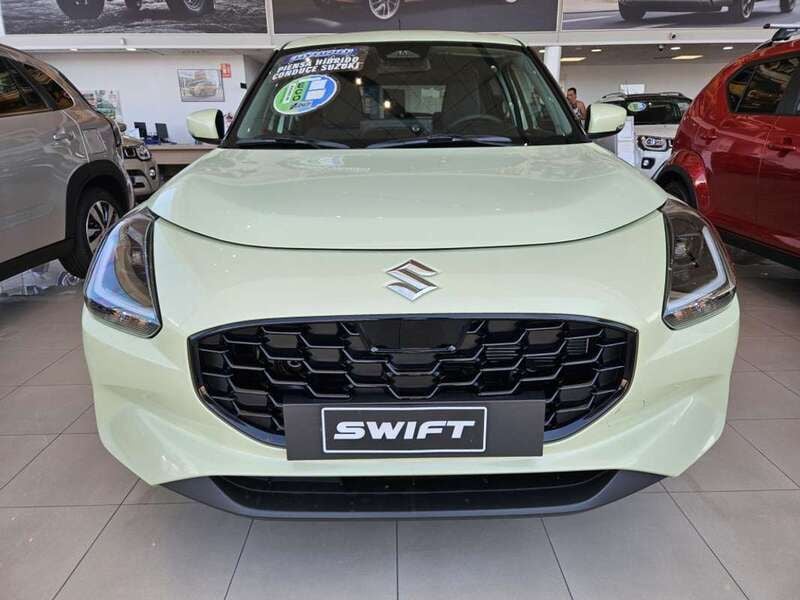 Usado Suzuki Swift 83 CV (61 kW) 2024 Amarillo Utilitario