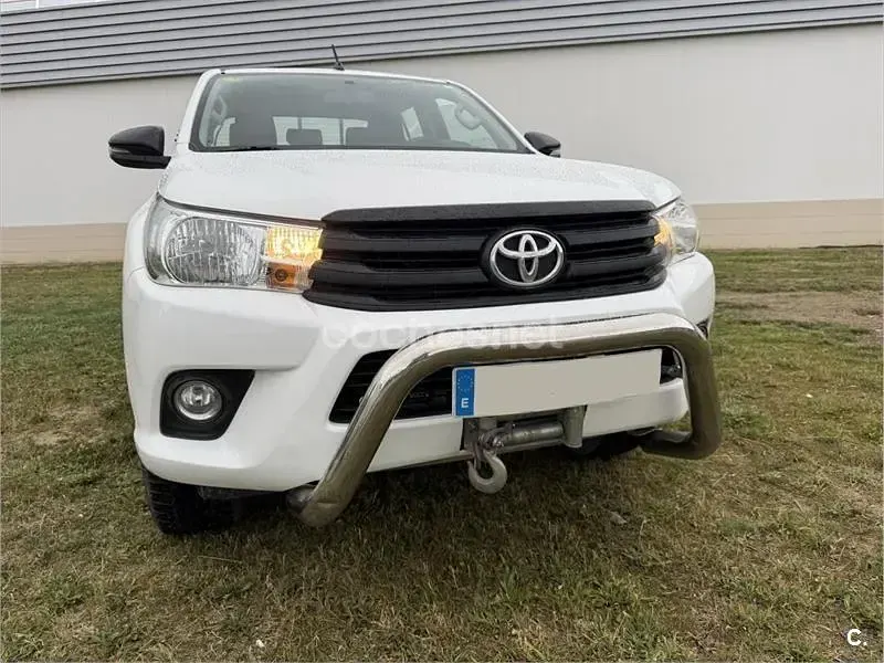 Usado Toyota HiLux Plus 150 CV (110 kW) 2020 Blanco Pickup/Camioneta