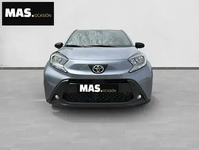 Usado Toyota Aygo X 72 CV (52 kW) 2025 Gris / plata SUV