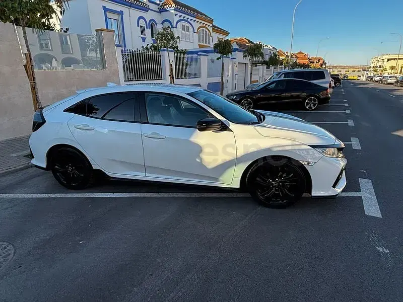 Usado Honda Civic Elegance 129 CV (94 kW) 2019 Blanco Berlina