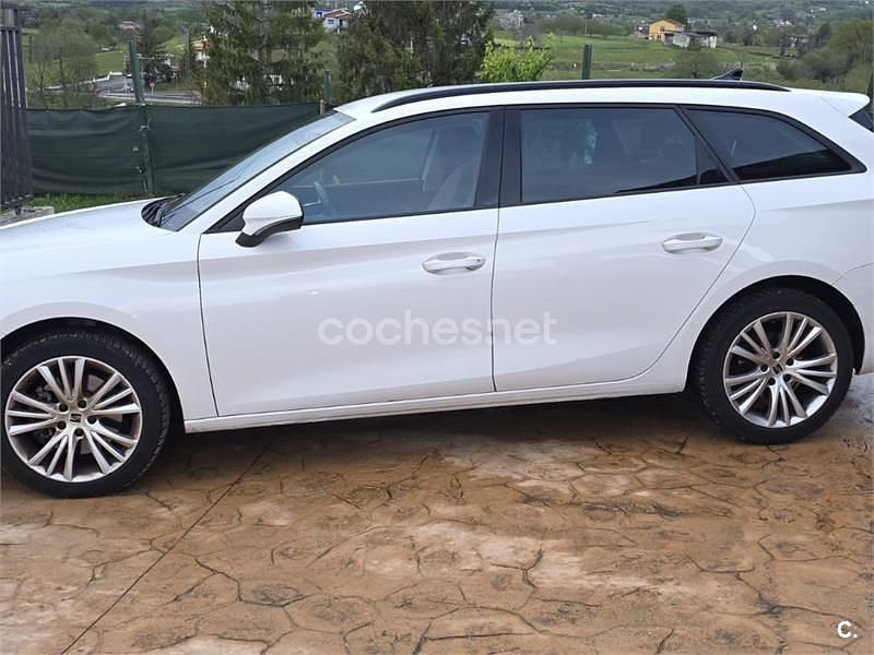 Usado Seat Leon Style 115 CV (84 kW) 2021 Blanco Familiar