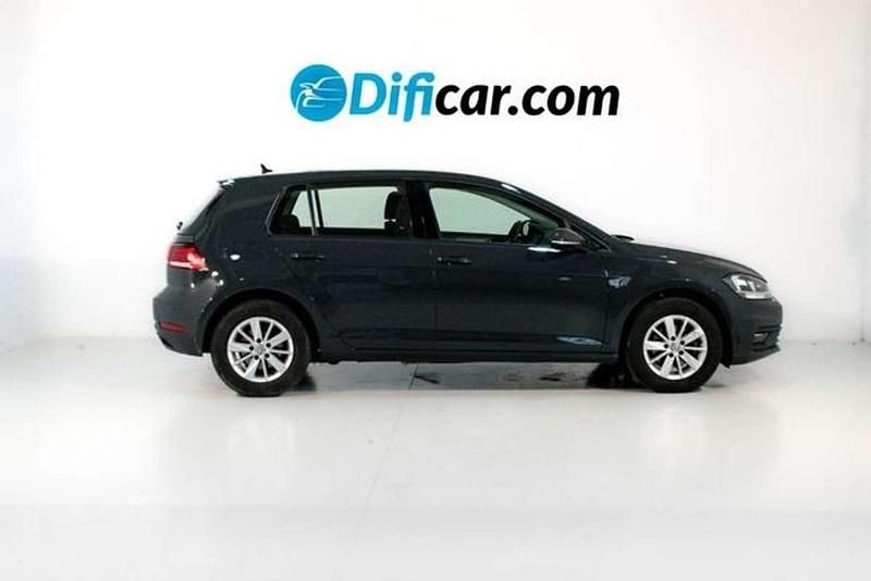 Usado VW Golf VII 117 CV (86 kW) 2019 Gris Berlina