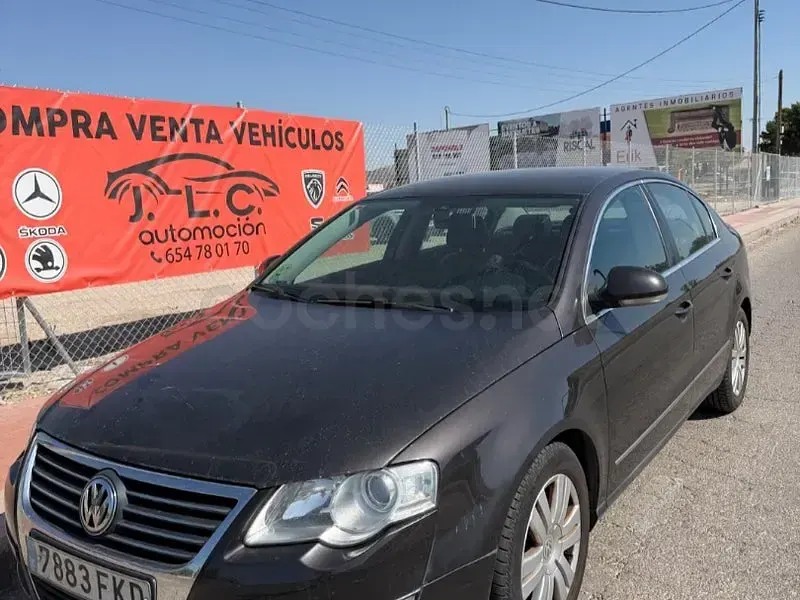 Usado VW Passat Sportline 140 CV (102 kW) 2007 Gris / plata Berlina