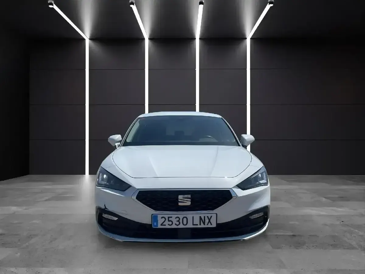 Usado Seat Leon Style 115 CV (84 kW) 2021 Blanco