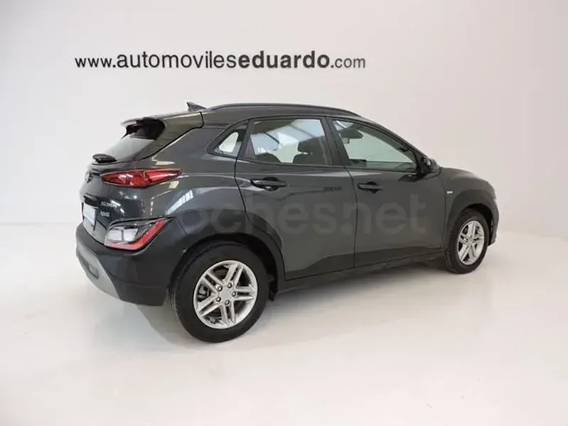Usado Hyundai Kona 120 CV (88 kW) 2021 Gris / plata SUV