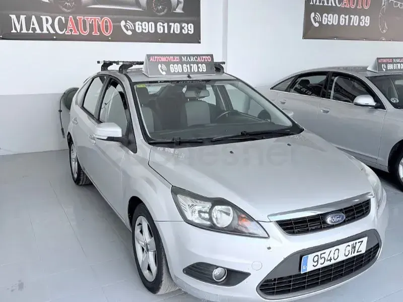 Usado Ford Focus Titanium 109 CV (80 kW) 2010 Gris / plata Berlina