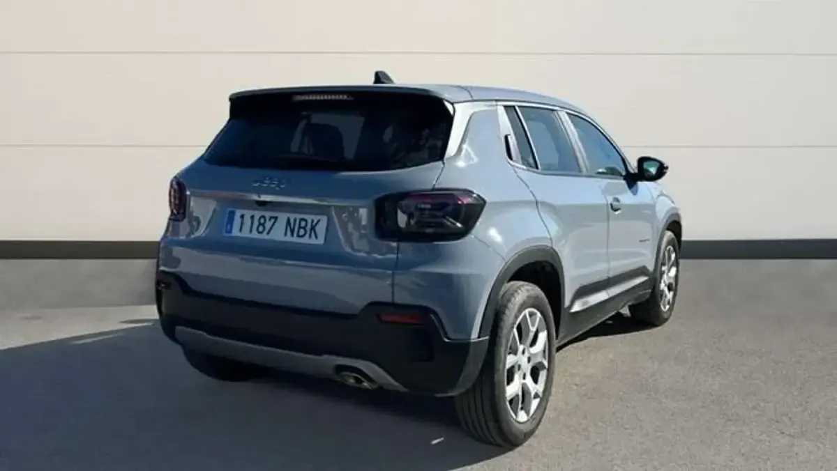 Usado Jeep Avenger Altitude 101 HP (74 kW) 2025 Cinzento SUV