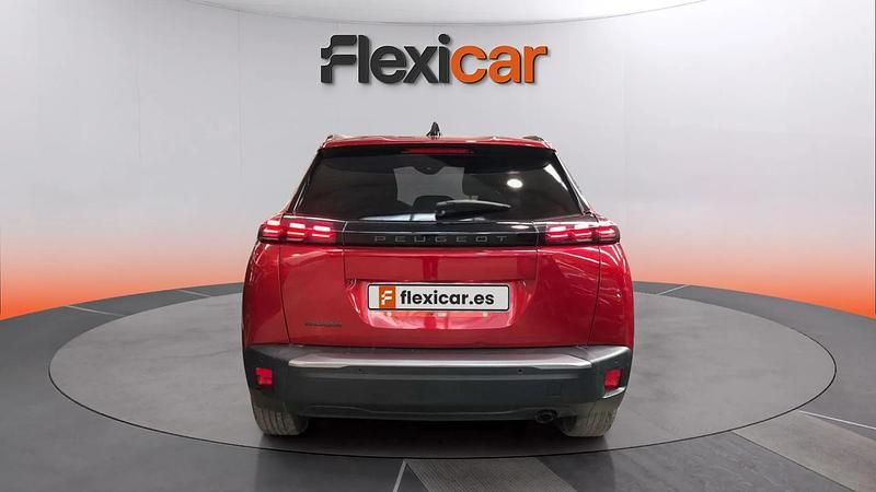 Usado Peugeot 2008 Allure 102 CV (75 kW) 2023 Granate SUV