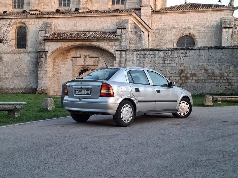 Usado Opel Astra Club 84 CV (61 kW) 2004 Gris / plata Berlina