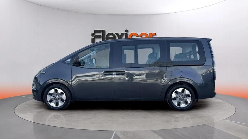 Usado Hyundai Staria 177 CV (130 kW) 2023 Gris Monovolumen