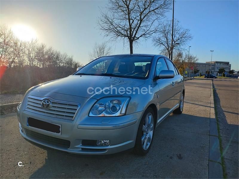 Usado Toyota Avensis Executive 147 CV (108 kW) 2005 Beige Berlina