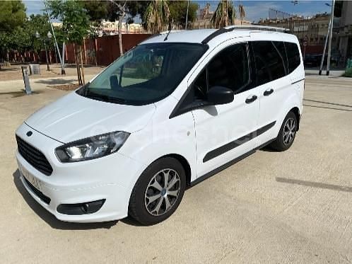 Usado Ford Tourneo Courier Ambiente 100 CV (73 kW) 2016 Blanco Monovolumen