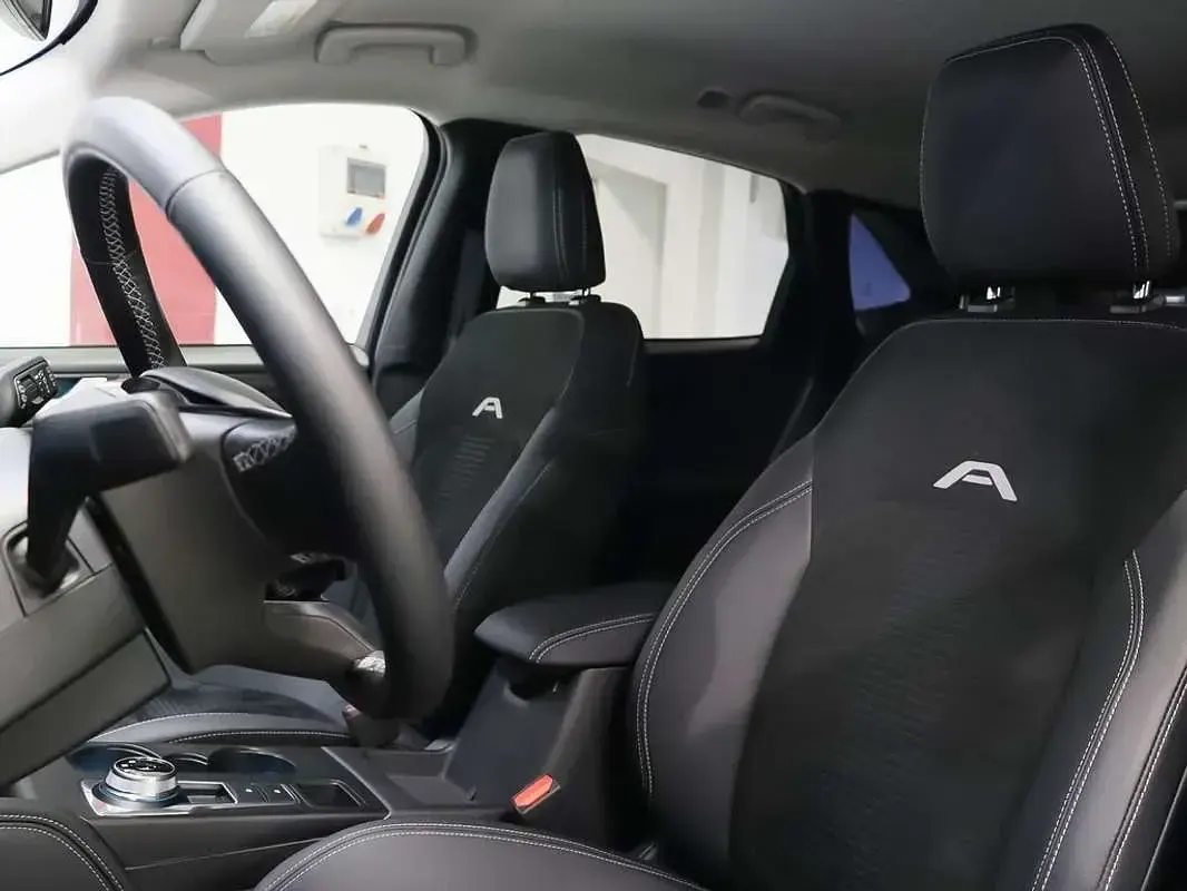 Usado Ford Kuga Active X 243 CV (178 kW) 2025 Plateado SUV