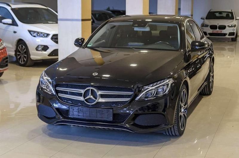 Usado Mercedes C220 170 CV (125 kW) 2018 Negro Berlina