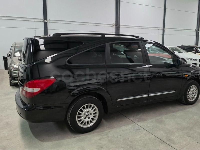 Usado Ssangyong (KGM) Rodius Limited 165 CV (121 kW) 2007 Negro Monovolumen