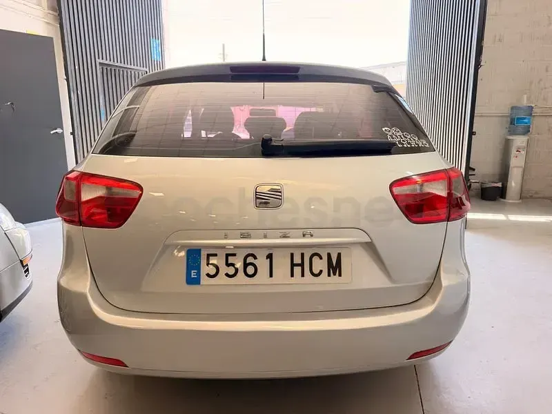Usado Seat Ibiza ST Style 105 CV (77 kW) 2011 Gris / plata Familiar