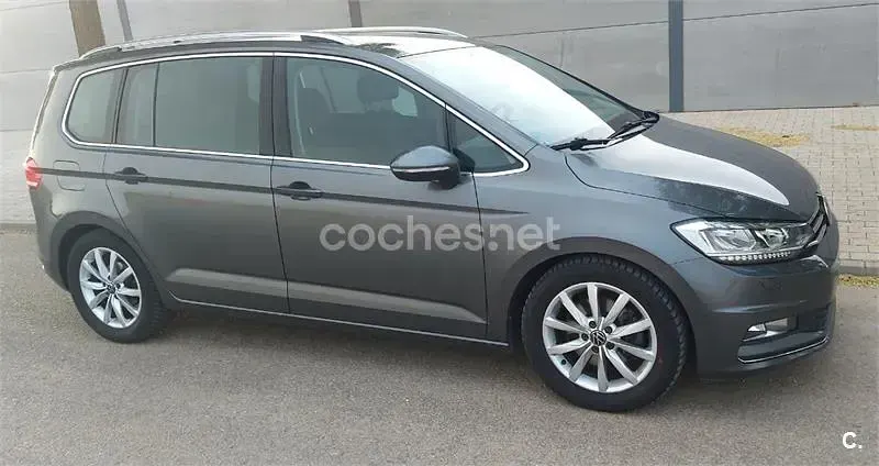 Usado VW Touran Advance 150 CV (110 kW) 2016 Gris / plata Monovolumen