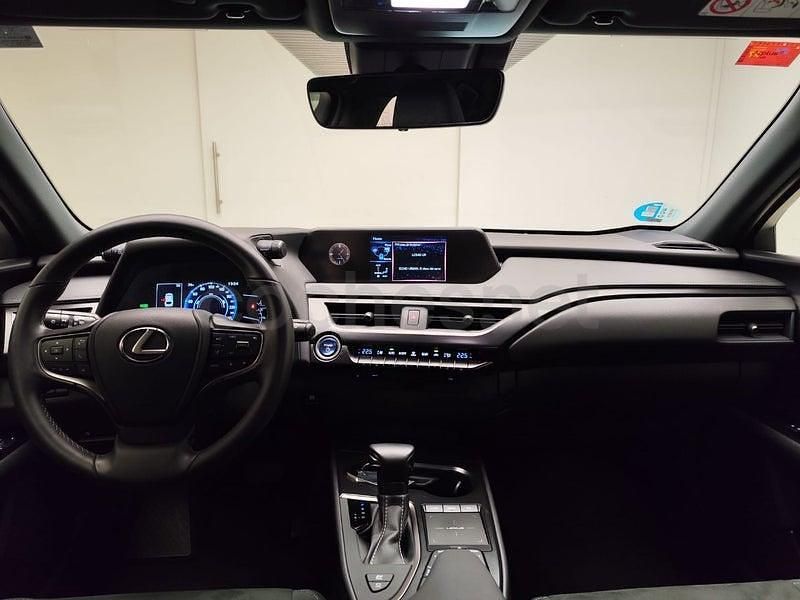 Usado Lexus UX 184 CV (135 kW) 2021 Gris / plata SUV