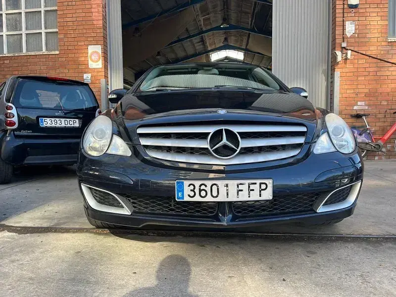 Usado Mercedes R350 272 CV (200 kW) 2006 Negro Familiar