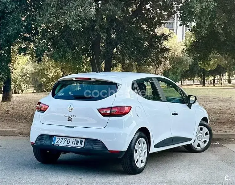Usado Renault Clio IV Business 75 CV (55 kW) 2014 Blanco Berlina