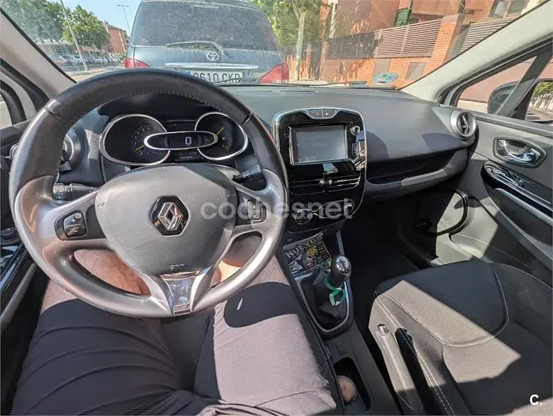 Usado Renault Clio IV 90 CV (66 kW) 2014 Blanco Berlina