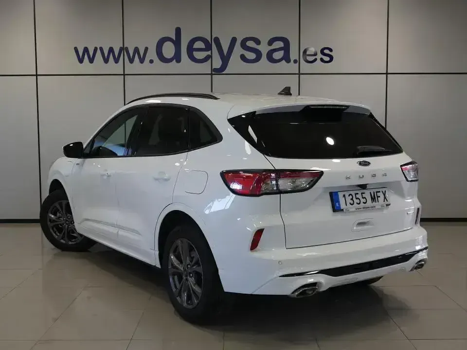 Usado Ford Kuga ST-Line X 225 CV (165 kW) 2023 Blanco SUV