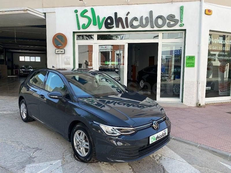 Usado VW Golf VIII Life 115 CV (84 kW) 2021 Gris / plata Berlina