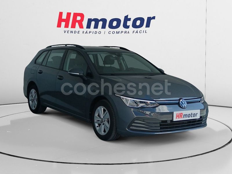 Gris / plata Usado 2023 VW Golf VIII Life Familiar | 22.090 € (Buen precio) - Imagen 1/4