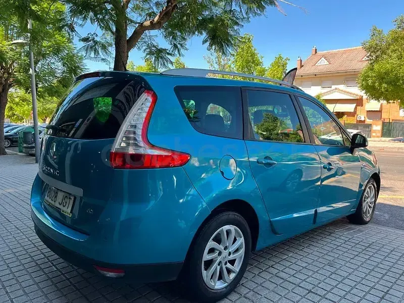 Usado Renault Grand Scénic Bose Edition 130 CV (95 kW) 2015 Azul Monovolumen