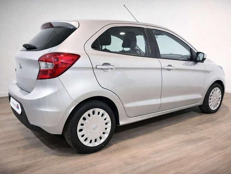Usado Ford Ka Plus 70 CV (51 kW) 2016 Plateado Utilitario