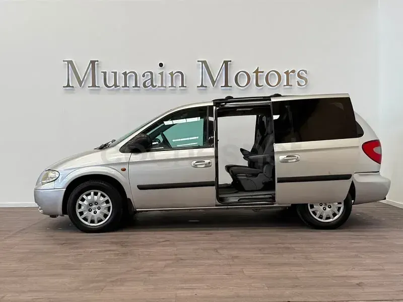 Usado Chrysler Voyager 143 CV (105 kW) 2007 Gris / plata Monovolumen