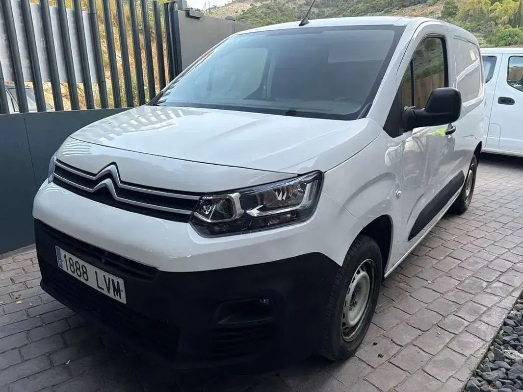 Usado Citroën Berlingo 102 CV (75 kW) 2022 Blanco Monovolumen