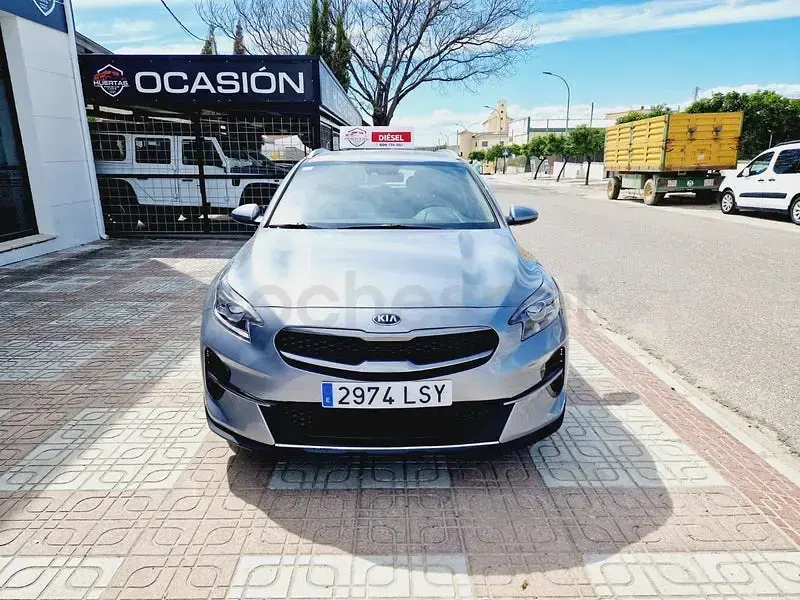 Usado Kia XCeed 136 CV (100 kW) 2021 Gris / plata SUV