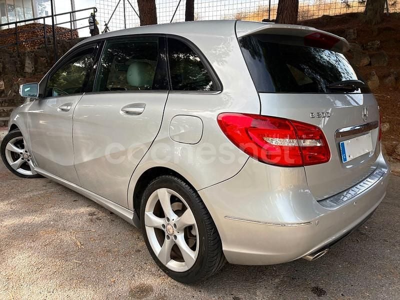 Usado Mercedes B200 136 CV (100 kW) 2015 Gris / plata Monovolumen