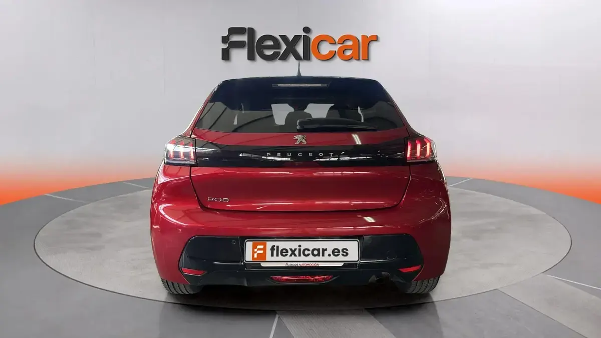 Usado Peugeot 208 Allure 101 CV (74 kW) 2023 Granate Utilitario