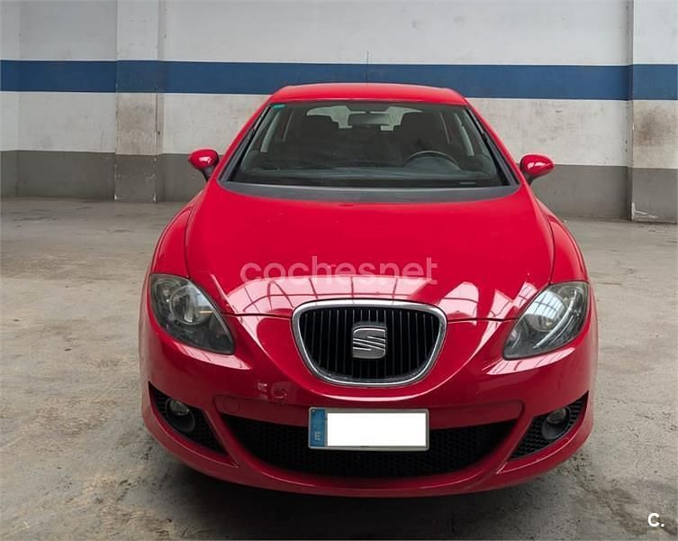 Usado Seat Leon Sport 105 CV (77 kW) 2008 Rojo Utilitario