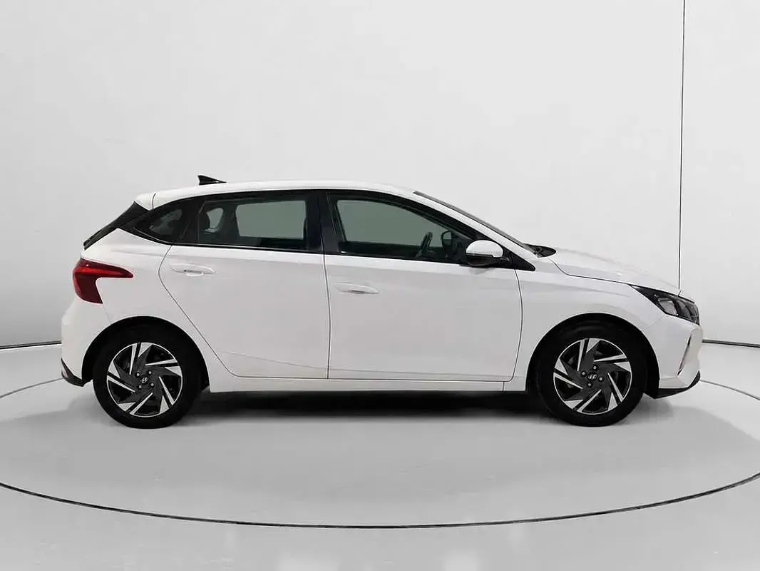 Usado Hyundai i20 101 CV (74 kW) 2022 Blanco Utilitario