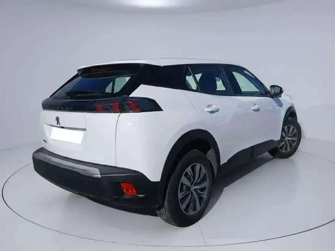 Usado Peugeot 2008 Active 110 CV (80 kW) 2021 Blanco SUV
