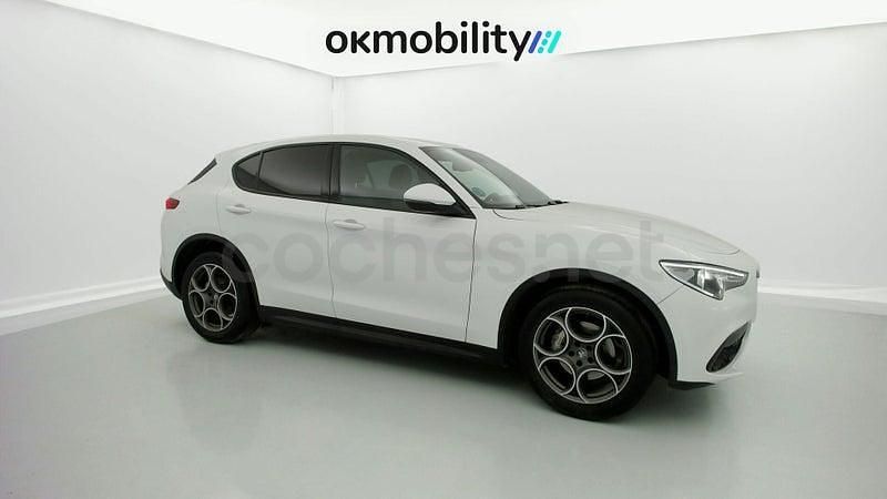 Usado Alfa Romeo Stelvio Sprint 160 CV (117 kW) 2022 Blanco SUV