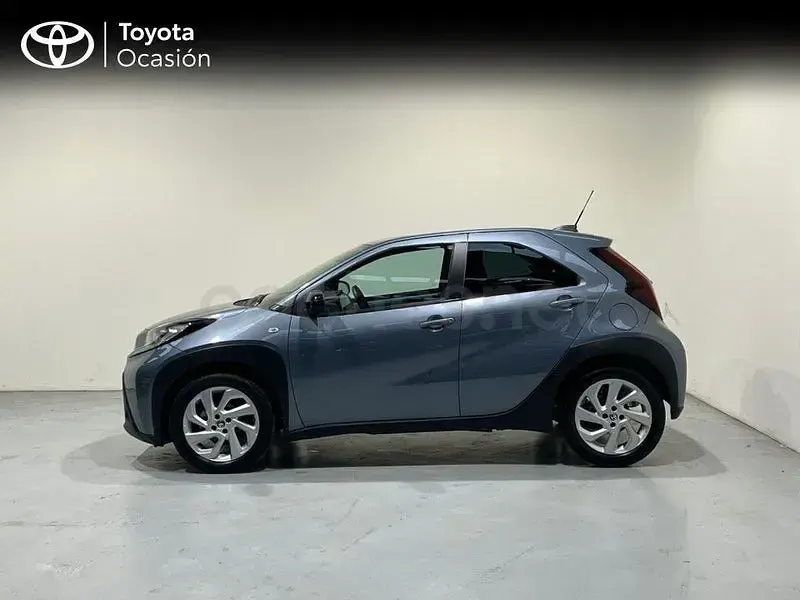 Usado Toyota Aygo X Play 72 CV (52 kW) 2024 Azul SUV
