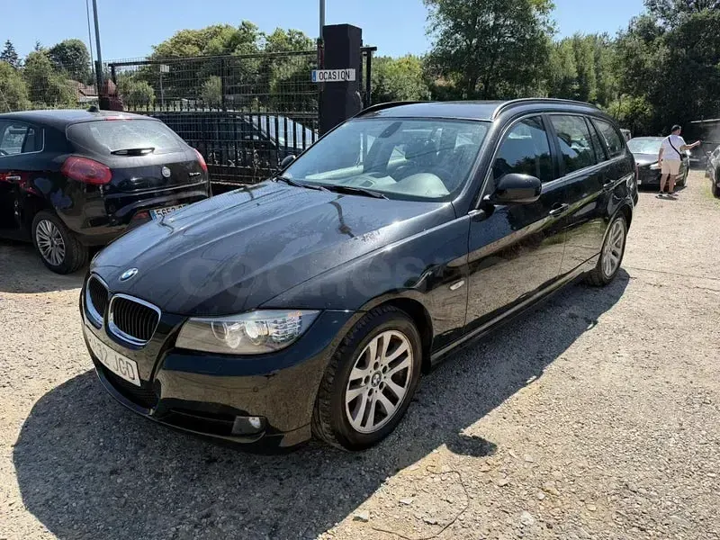 Usado BMW 318 143 CV (105 kW) 2012 Negro Familiar